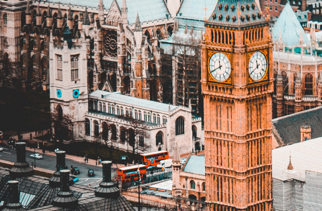 英语预定房间的一百字英语范文_高考真题英语作文2篇