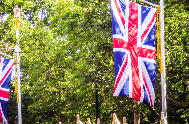 英文作文对疫情的感想_初中万能英语作文2篇